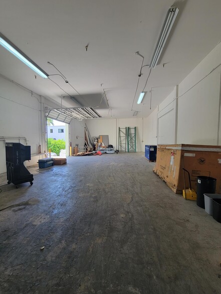 6464 NE 4th Ct, Miami, FL for lease - Building Photo - Image 3 of 11