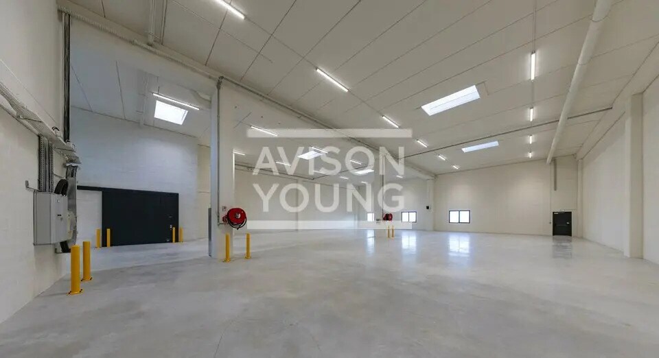 Flex in Bondy for lease - Interior Photo - Image 1 of 10
