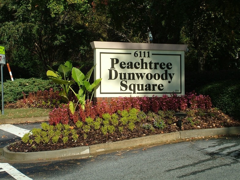 6111 Peachtree Dunwoody Rd NE, Atlanta, GA for lease - Building Photo - Image 3 of 21