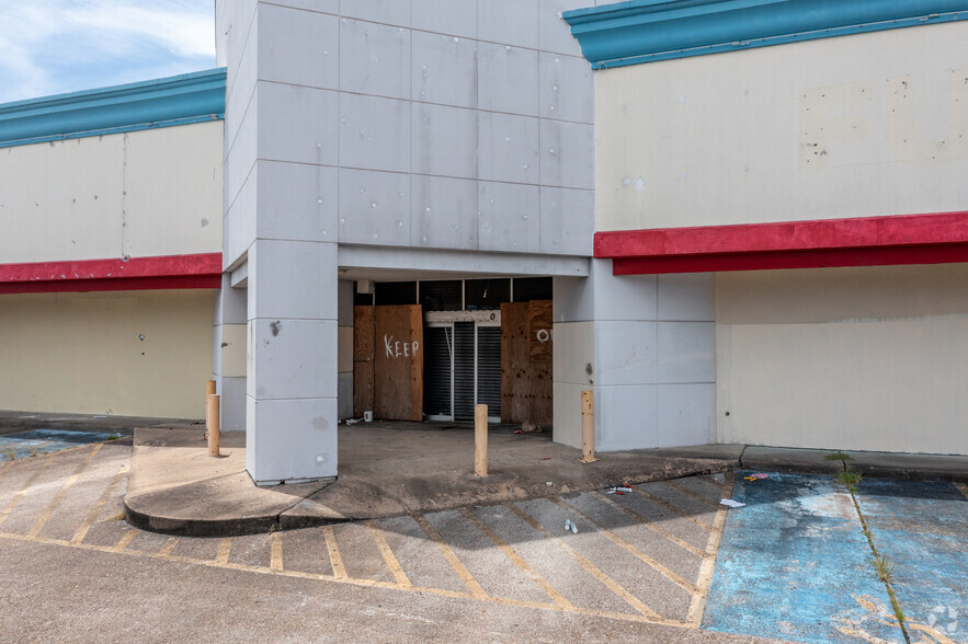 10900 Gulf Fwy, Houston, TX for lease - Building Photo - Image 2 of 5