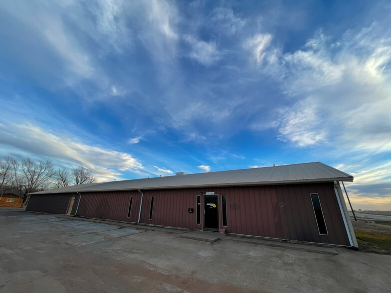 1211 S Main St, Hennessey, OK for sale - Building Photo - Image 1 of 1