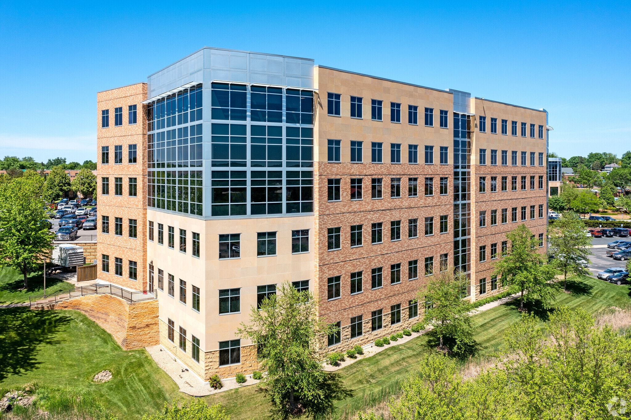 560 Maple St S, Waconia, MN for sale Primary Photo- Image 1 of 1