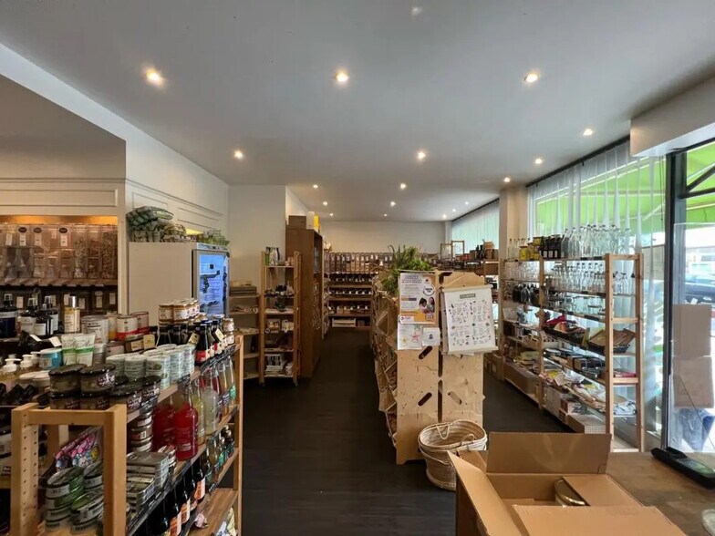 Retail in Rambouillet for lease - Interior Photo - Image 2 of 7