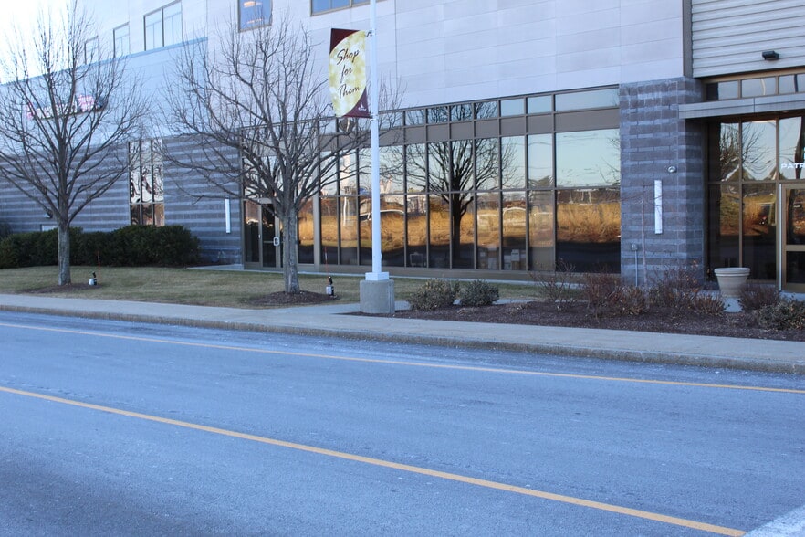 26 Patriot Pl, Foxborough, MA for sale - Building Photo - Image 1 of 1