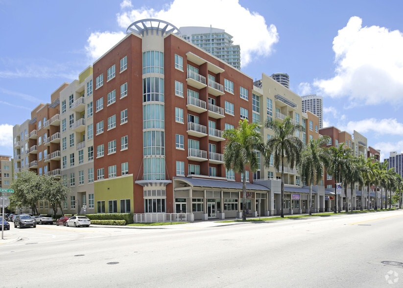 2000 N Bayshore Dr, Miami, FL for lease - Building Photo - Image 1 of 9