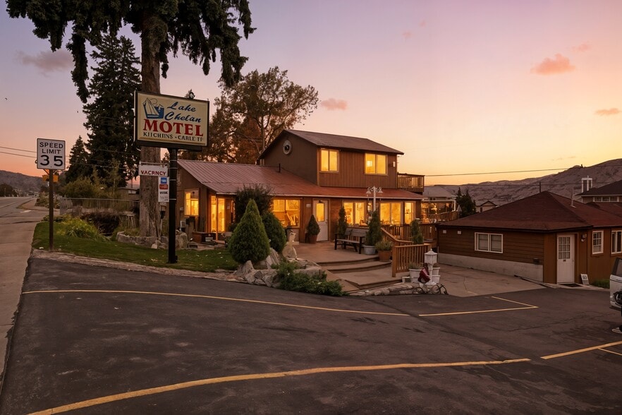 2044 W Woodin Ave, Chelan, WA for sale - Building Photo - Image 1 of 6