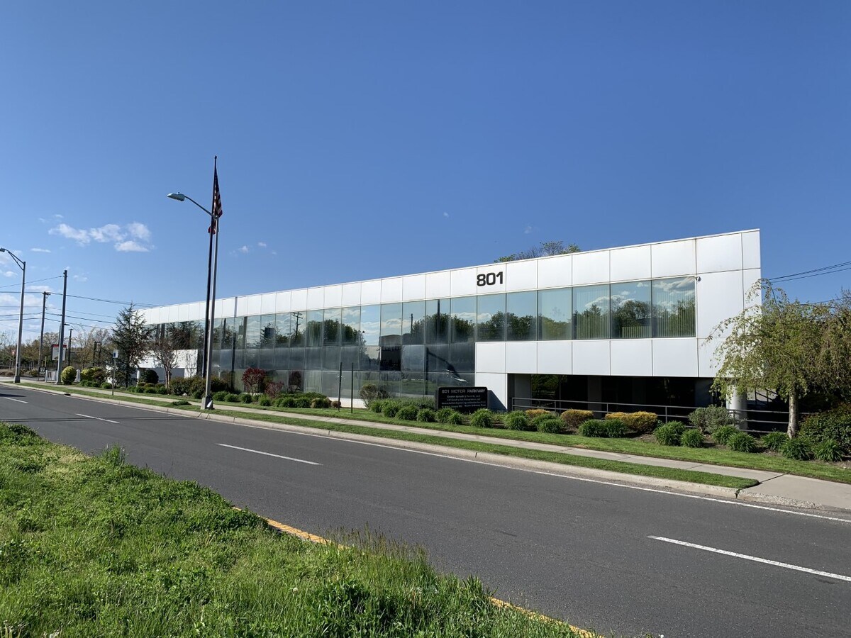 801 Motor Pky, Hauppauge, NY 11788