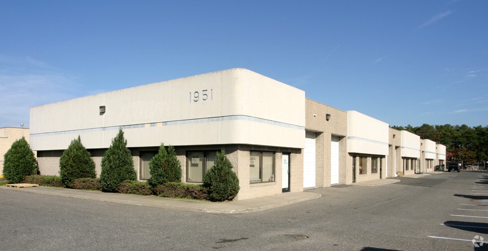 1951 Ocean Ave, Ronkonkoma, NY for lease - Building Photo - Image 2 of 6