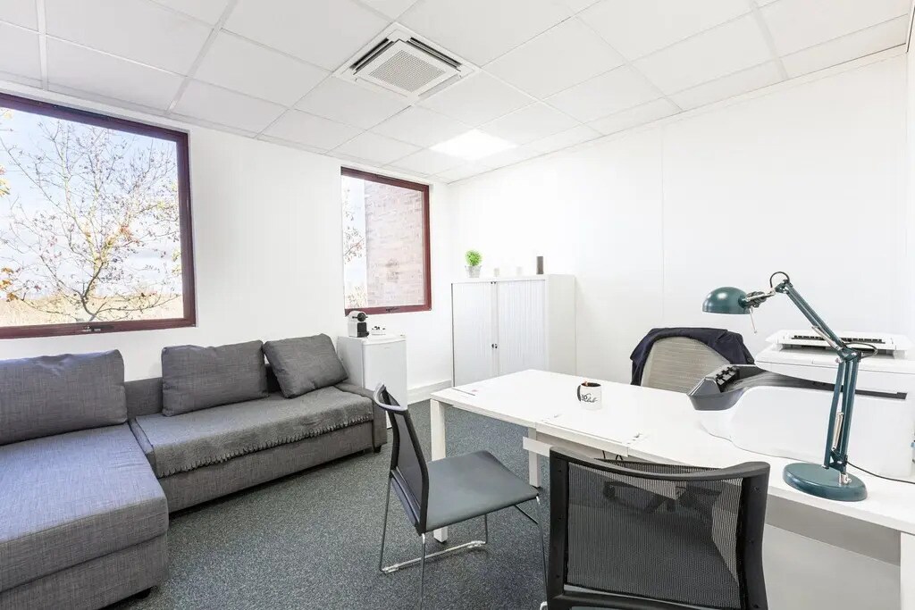 99 Rue Pereire, Saint-Germain-en-Laye for lease Interior Photo- Image 1 of 8