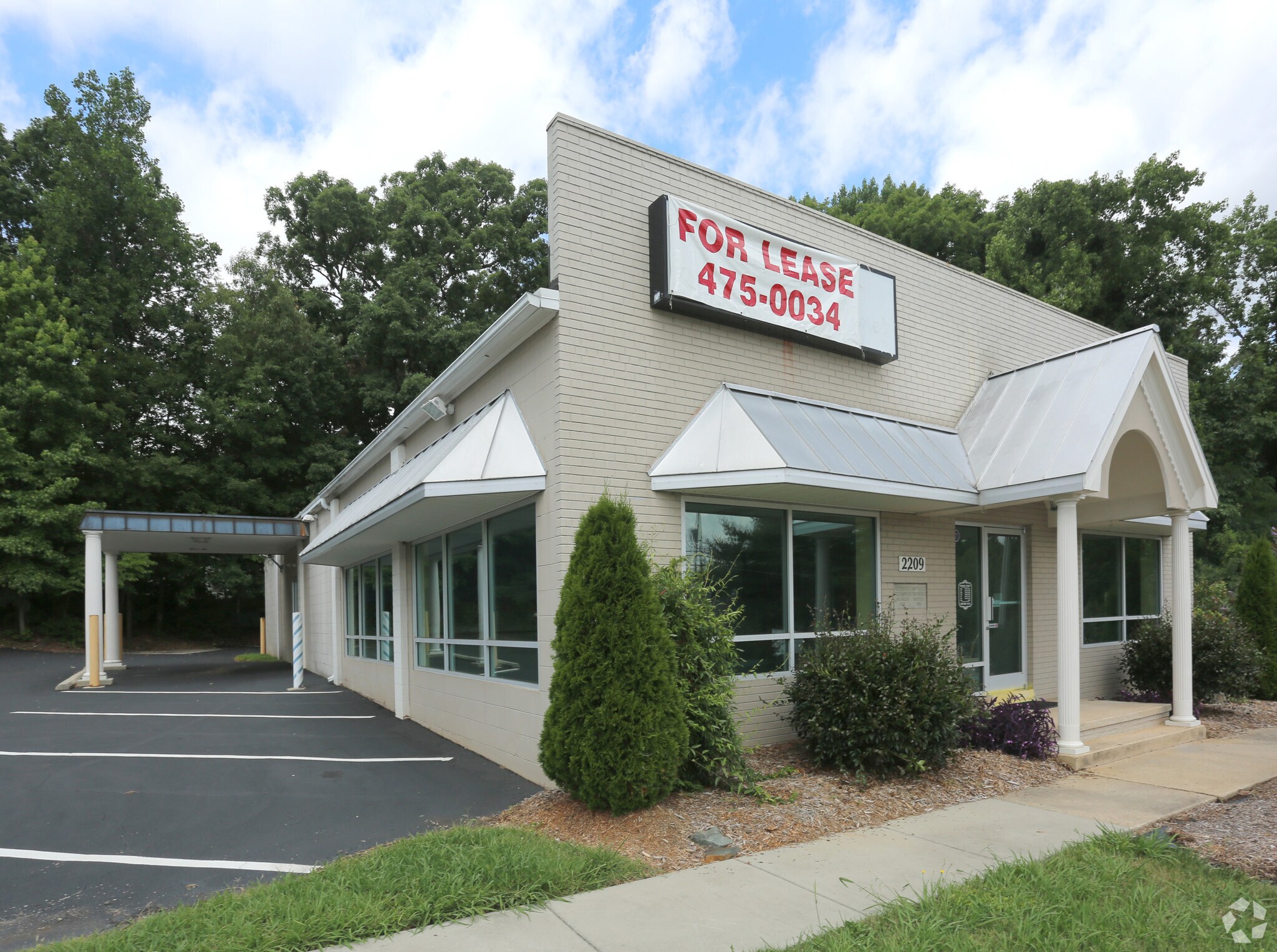 2209 N Centennial St, High Point, NC for sale Primary Photo- Image 1 of 1