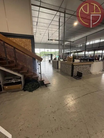 Retail in Portet-sur-Garonne for lease - Interior Photo - Image 3 of 6