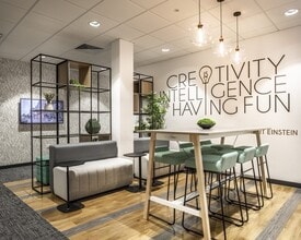 Smeaton Close, Aylesbury for lease Interior Photo- Image 2 of 3