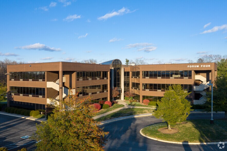 307 N Hurstbourne Pky, Louisville, KY 40222 Hurstbourne Forum IV