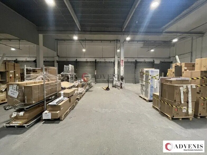 Flex in Bruges for lease - Interior Photo - Image 3 of 12