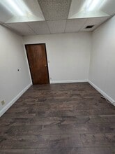 400 Mobil Ave, Camarillo, CA for lease Building Photo- Image 1 of 1