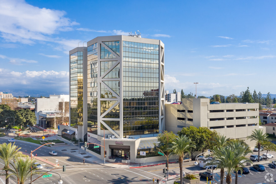 600 W Santa Ana Blvd, Santa Ana, CA for lease - Building Photo - Image 2 of 10