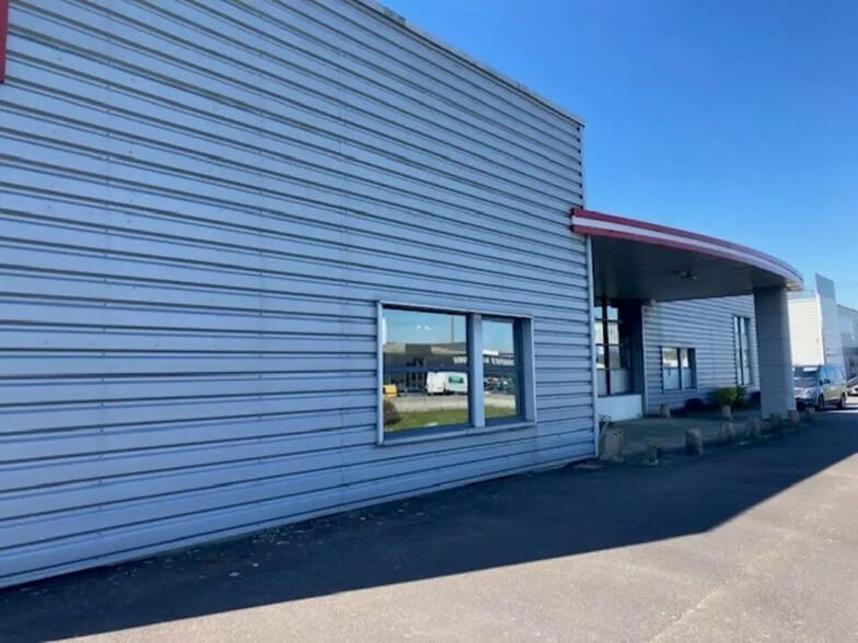 Retail in Quimper for lease - Building Photo - Image 3 of 4