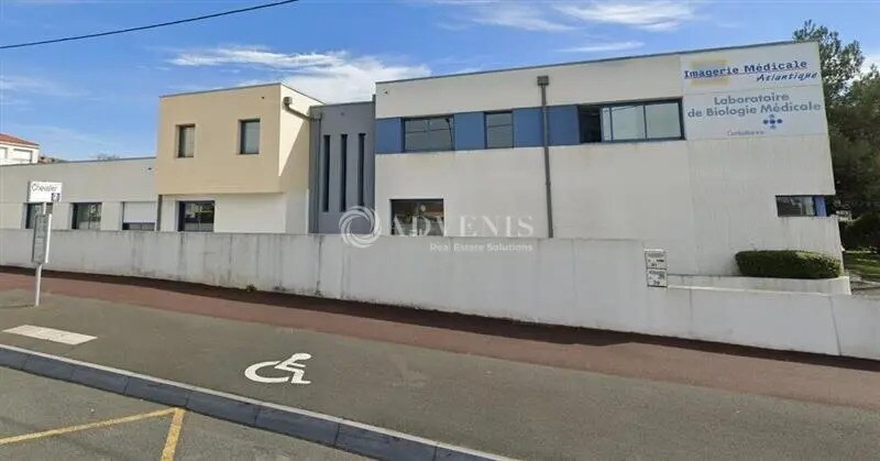 Office in Royan for sale Building Photo- Image 1 of 6