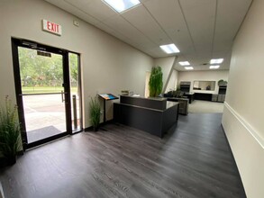 6914 Asphalt Ave, Tampa, FL for lease Lobby- Image 1 of 5