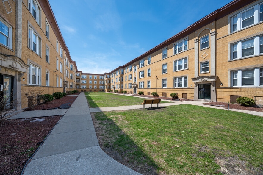 4612-4626 S Lake Park Ave, Chicago, IL for sale - Building Photo - Image 3 of 12