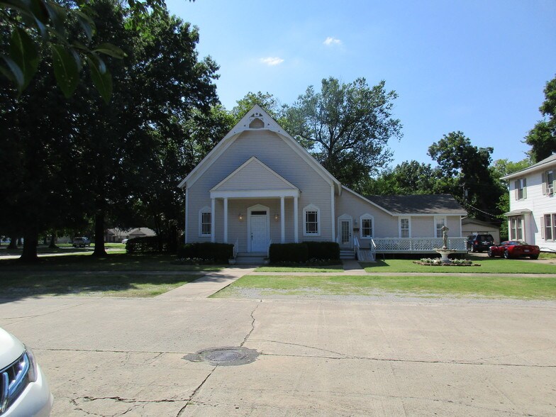 401 N Chickasaw Ave Claremore Ok 74017 Loopnet Com
