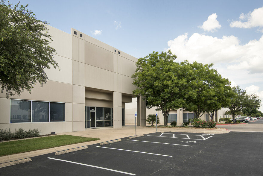 5812 Trade Center Dr, Austin, TX for lease - Building Photo - Image 1 of 7