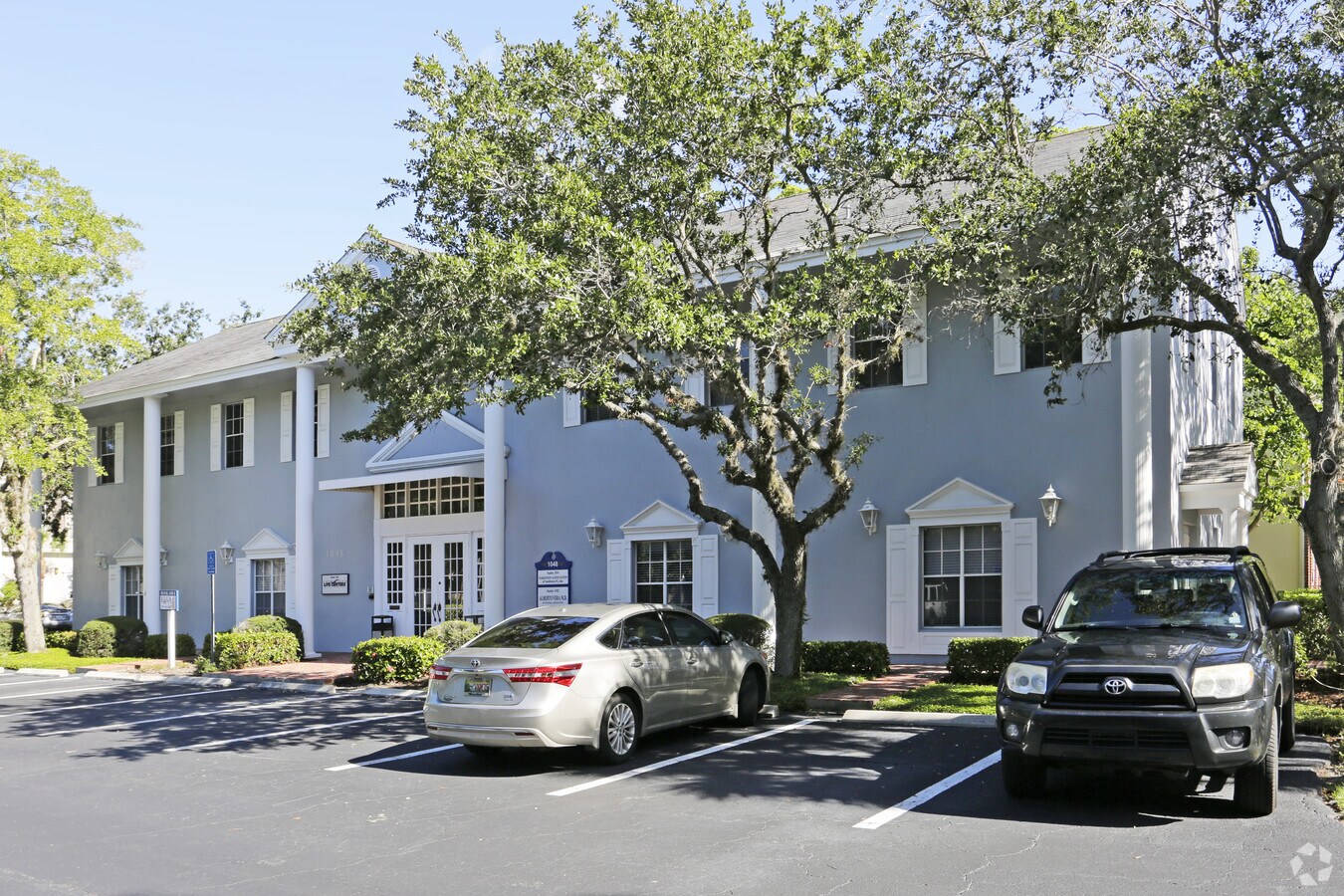 1048 Goodlette Rd N, Naples, FL 34102