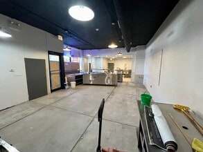 3400 W Evergreen Ave, Chicago, IL for lease Interior Photo- Image 2 of 17