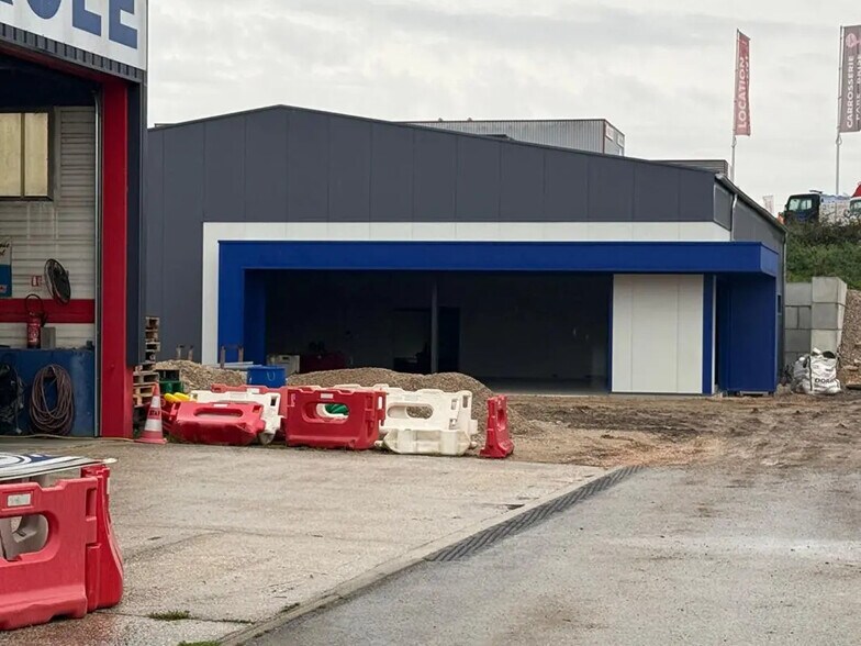 Flex in Saint-Vit for lease - Building Photo - Image 2 of 3