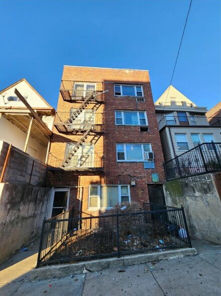 635 E 233rd St, Bronx, NY for sale - Building Photo - Image 1 of 5