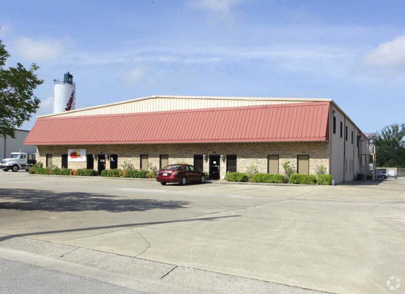 110-114 Longview Cir, Alabaster, AL for sale - Primary Photo - Image 1 of 1