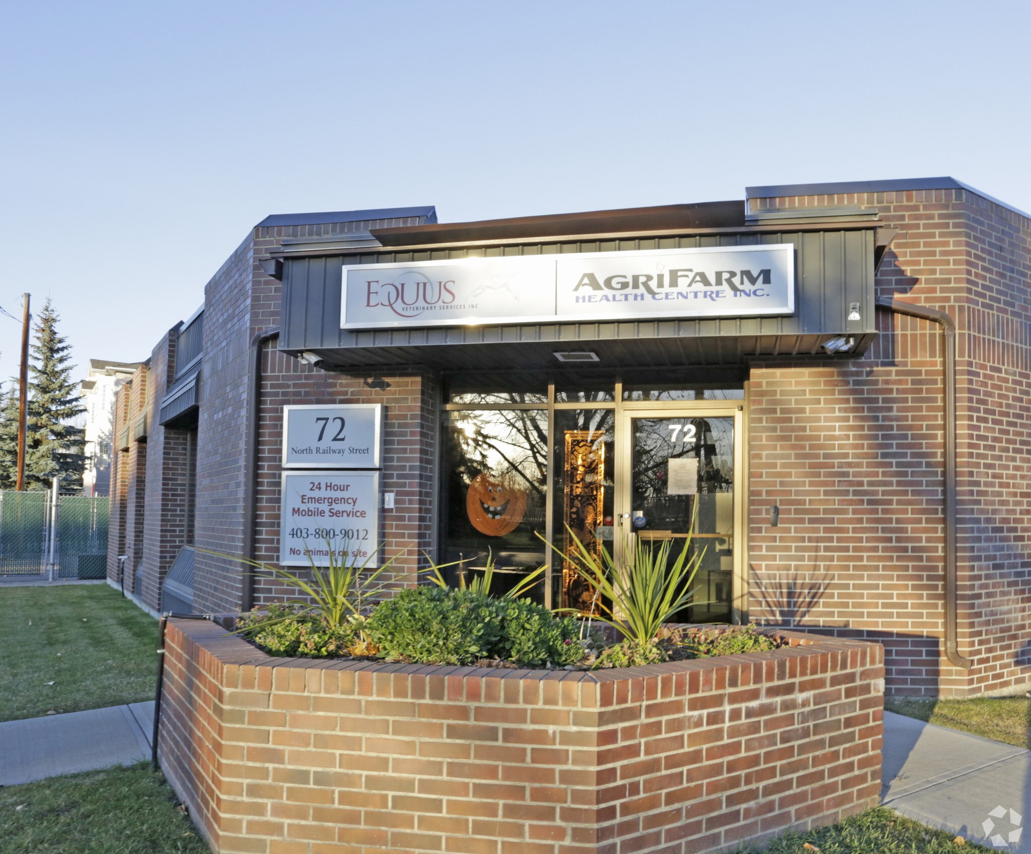 72 N Railway St, Okotoks, AB for sale Primary Photo- Image 1 of 1