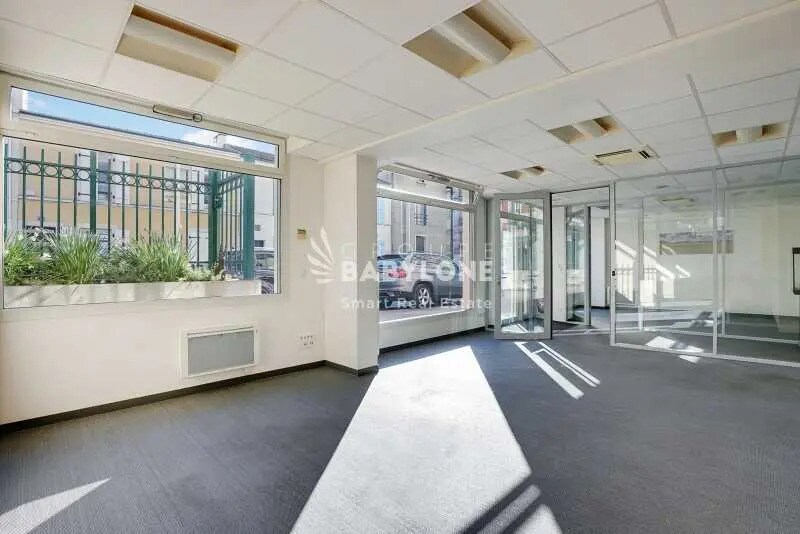 Office in Montrouge for lease - Building Photo - Image 1 of 12