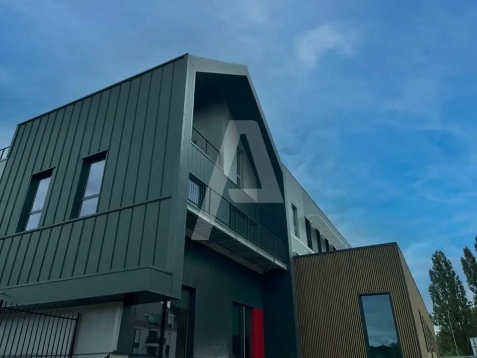 Office in Plaisir for lease Building Photo- Image 1 of 8