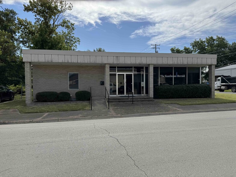 300 N Washington St, Kaufman, TX for lease - Building Photo - Image 1 of 35