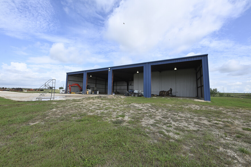 7474 W Interstate 10 W, Seguin, TX for sale - Building Photo - Image 3 of 6