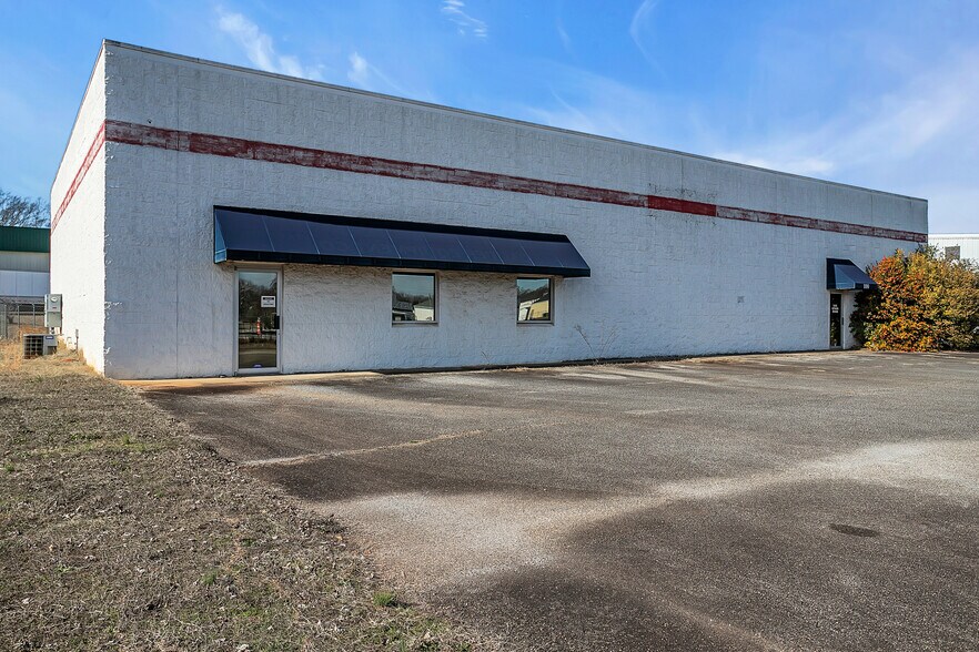 100 Twenty Nine Ct, Williamston, SC for sale - Primary Photo - Image 1 of 1