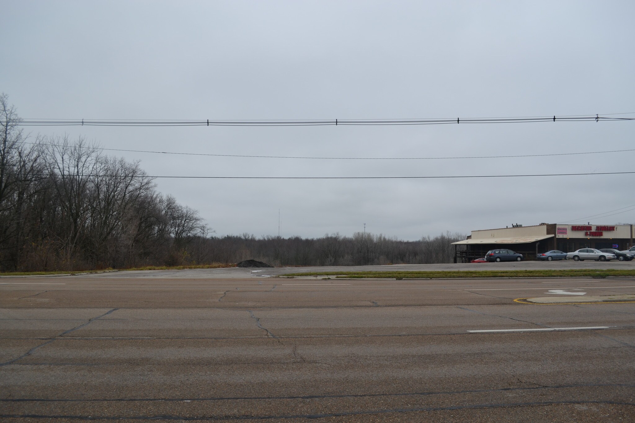 W Pershing Rd, Decatur, IL for sale Building Photo- Image 1 of 1