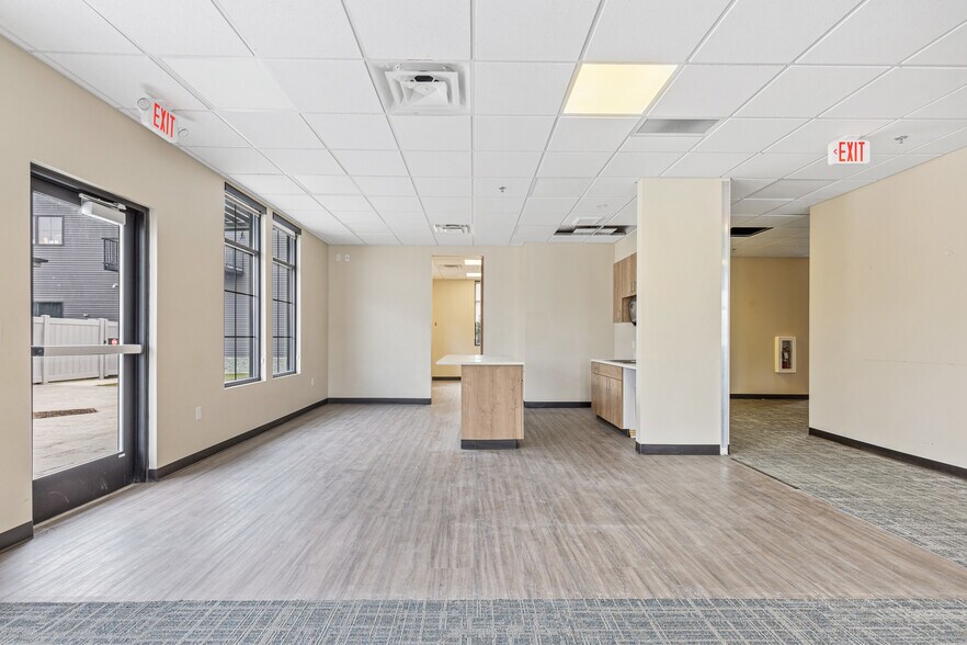 505 32nd Ave E, West Fargo, ND for lease - Interior Photo - Image 1 of 11