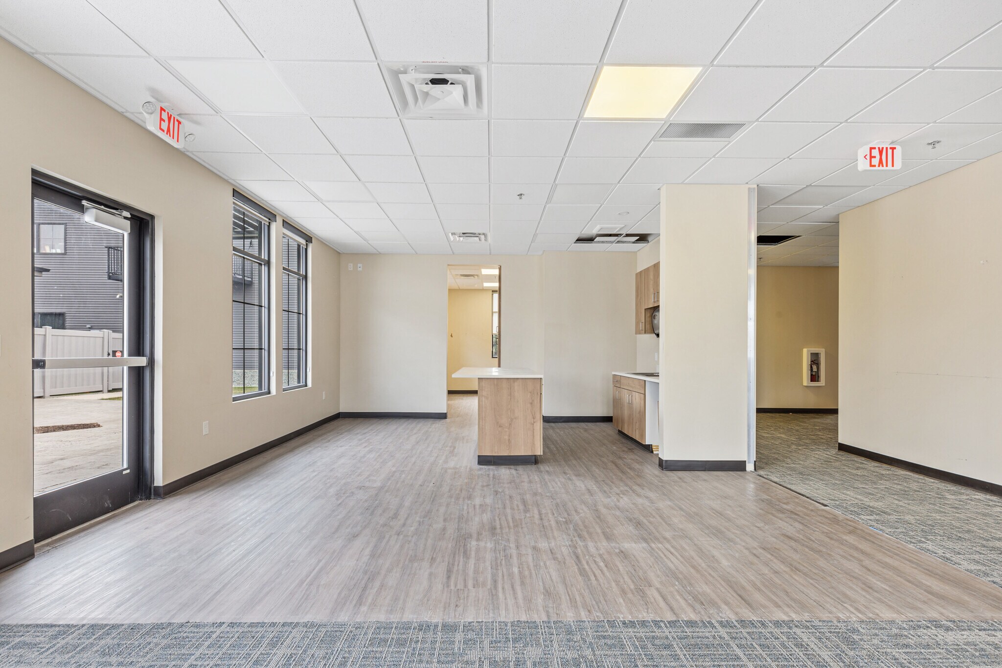 505 32nd Ave E, West Fargo, ND for lease Interior Photo- Image 1 of 12