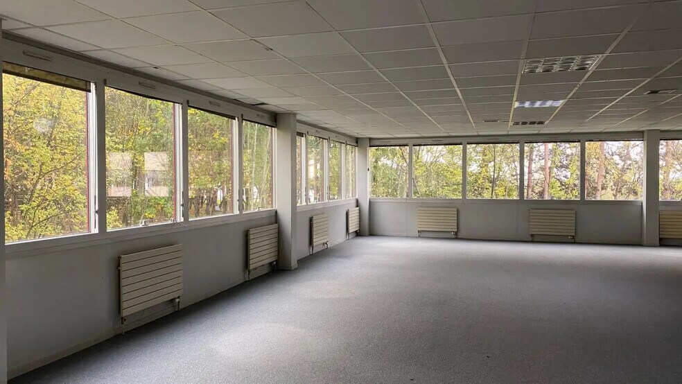 in Cergy for sale - Primary Photo - Image 1 of 1