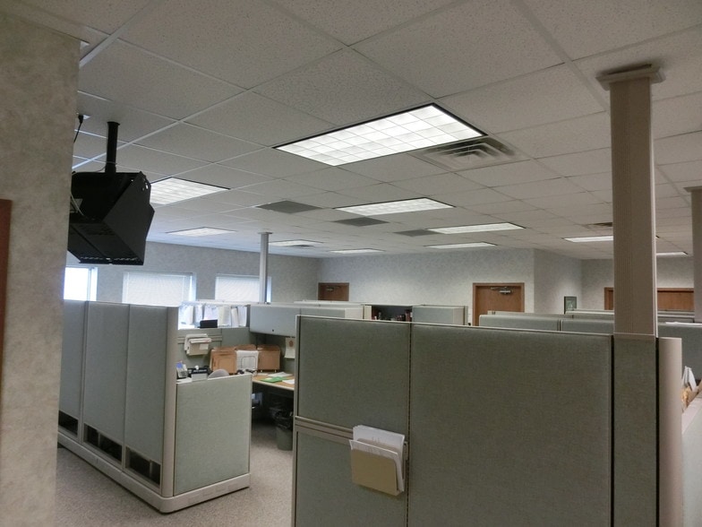 2875 Village Rd, Portage, WI for lease - Interior Photo - Image 2 of 9