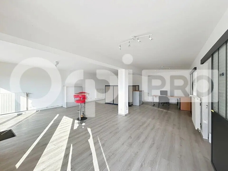 Retail in Bresles for sale - Interior Photo - Image 1 of 6