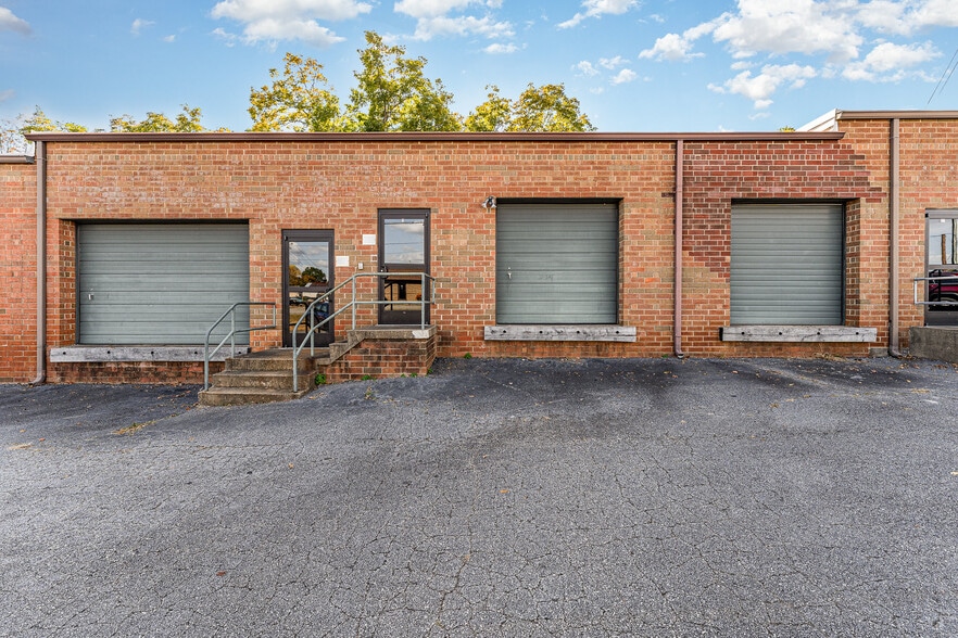 3240 Highland Ave NE, Hickory, NC for lease - Building Photo - Image 3 of 7