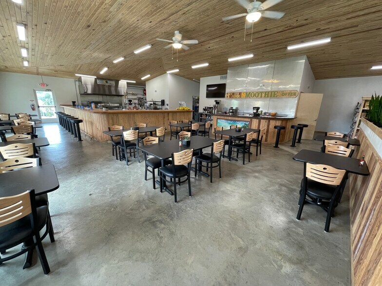 989 S US Highway 441, Lady Lake, FL 32159