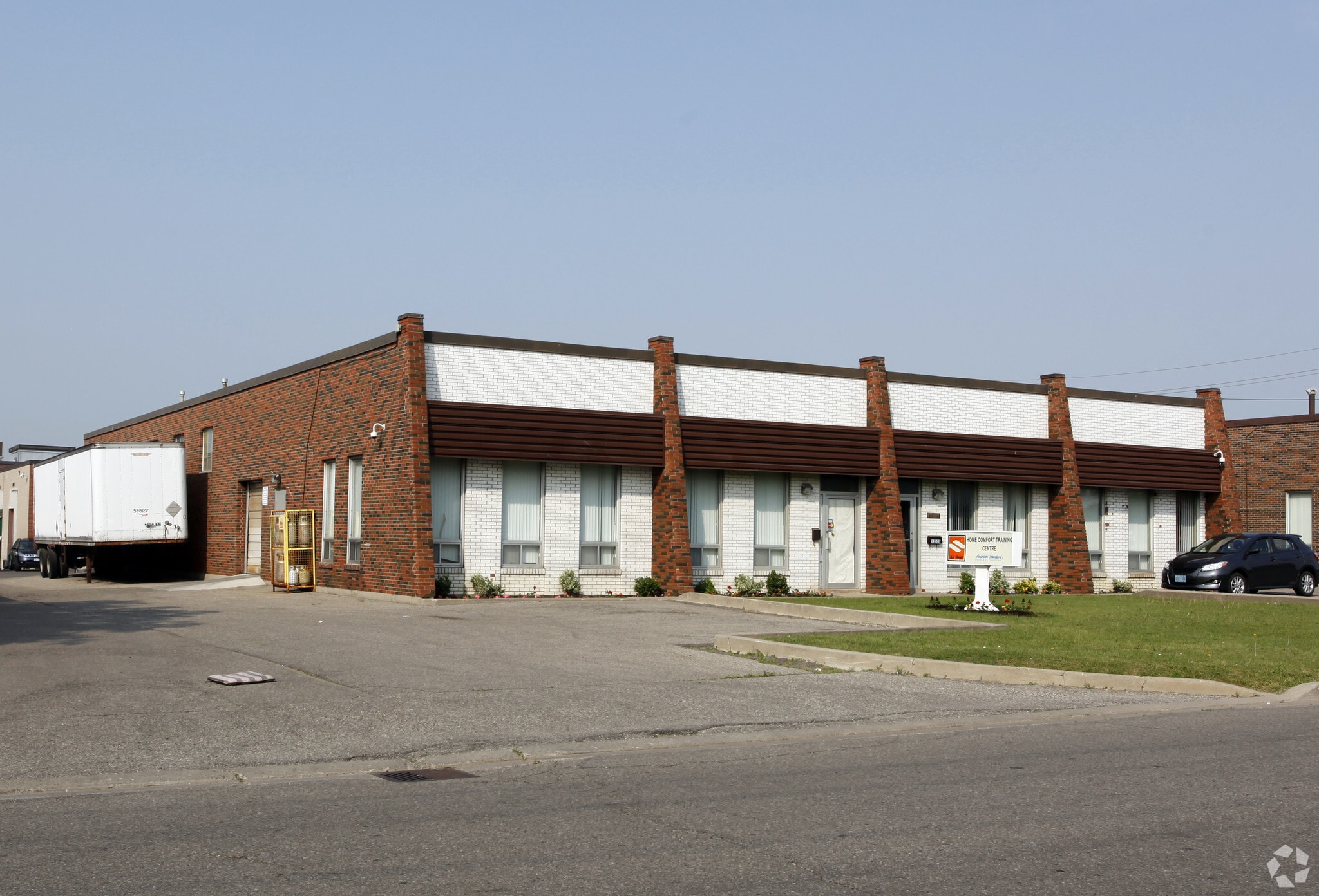 1355 Fewster Dr, Mississauga, ON for sale Primary Photo- Image 1 of 1