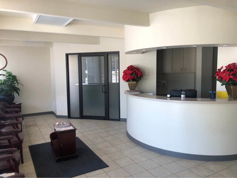 7337 Farnam St, Omaha, NE 68114