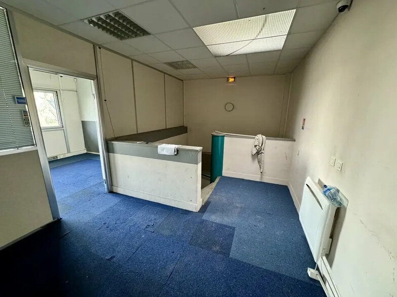 11 Rue Henri Farman, Tremblay-en-France for lease - Interior Photo - Image 3 of 6