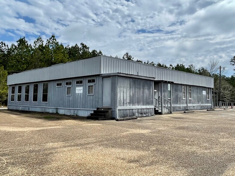 1008 Dickerson Dr, Jasper, TX for sale - Building Photo - Image 2 of 19