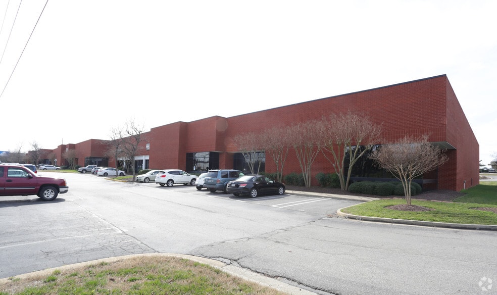 5100-5190 Commerce Rd, Richmond, VA for lease - Primary Photo - Image 1 of 44